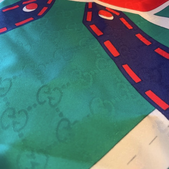 NWT Gucci silk scarf - Picture 6 of 6